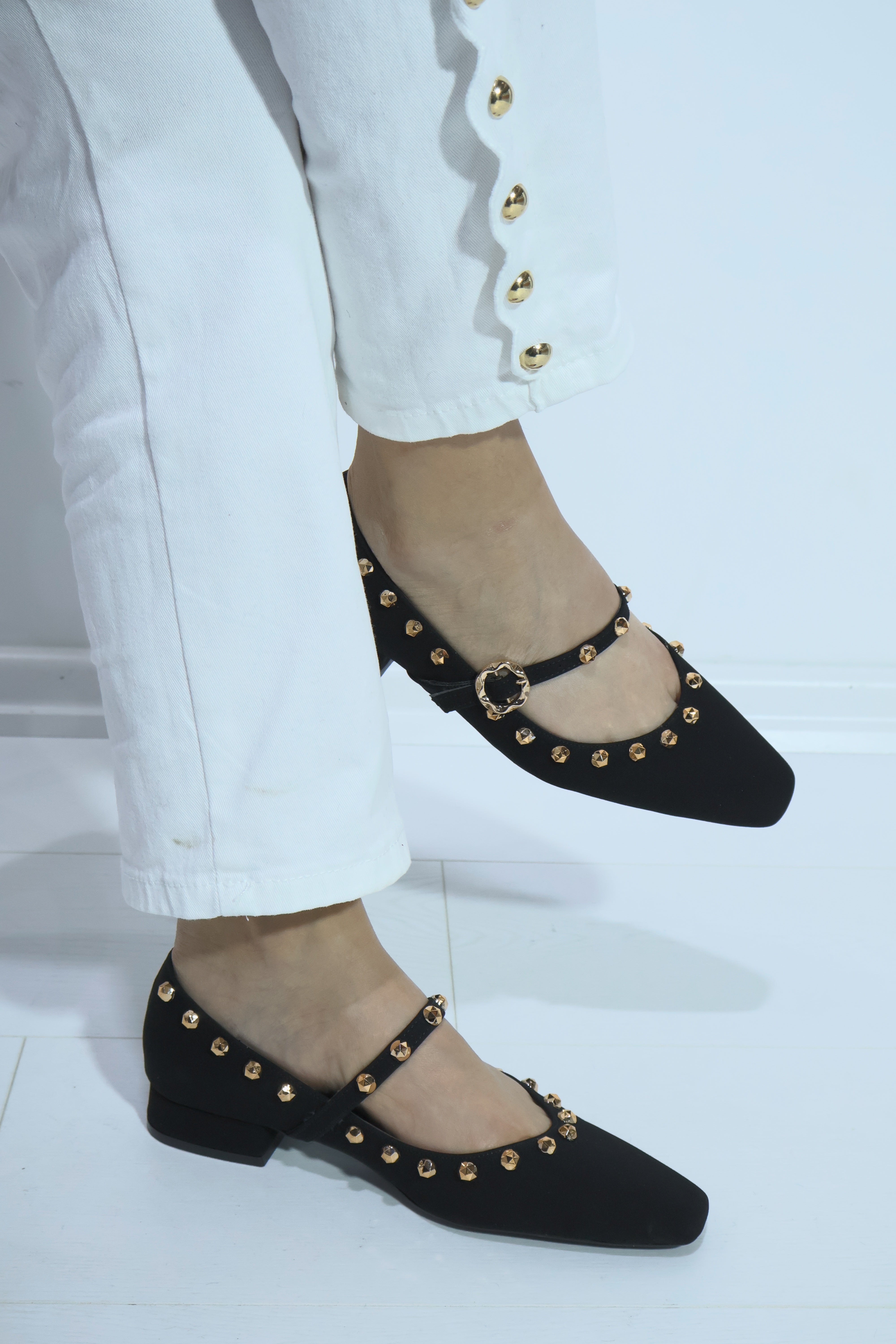 Aura Siyah Zımba Detay Süet Topuklu Babet