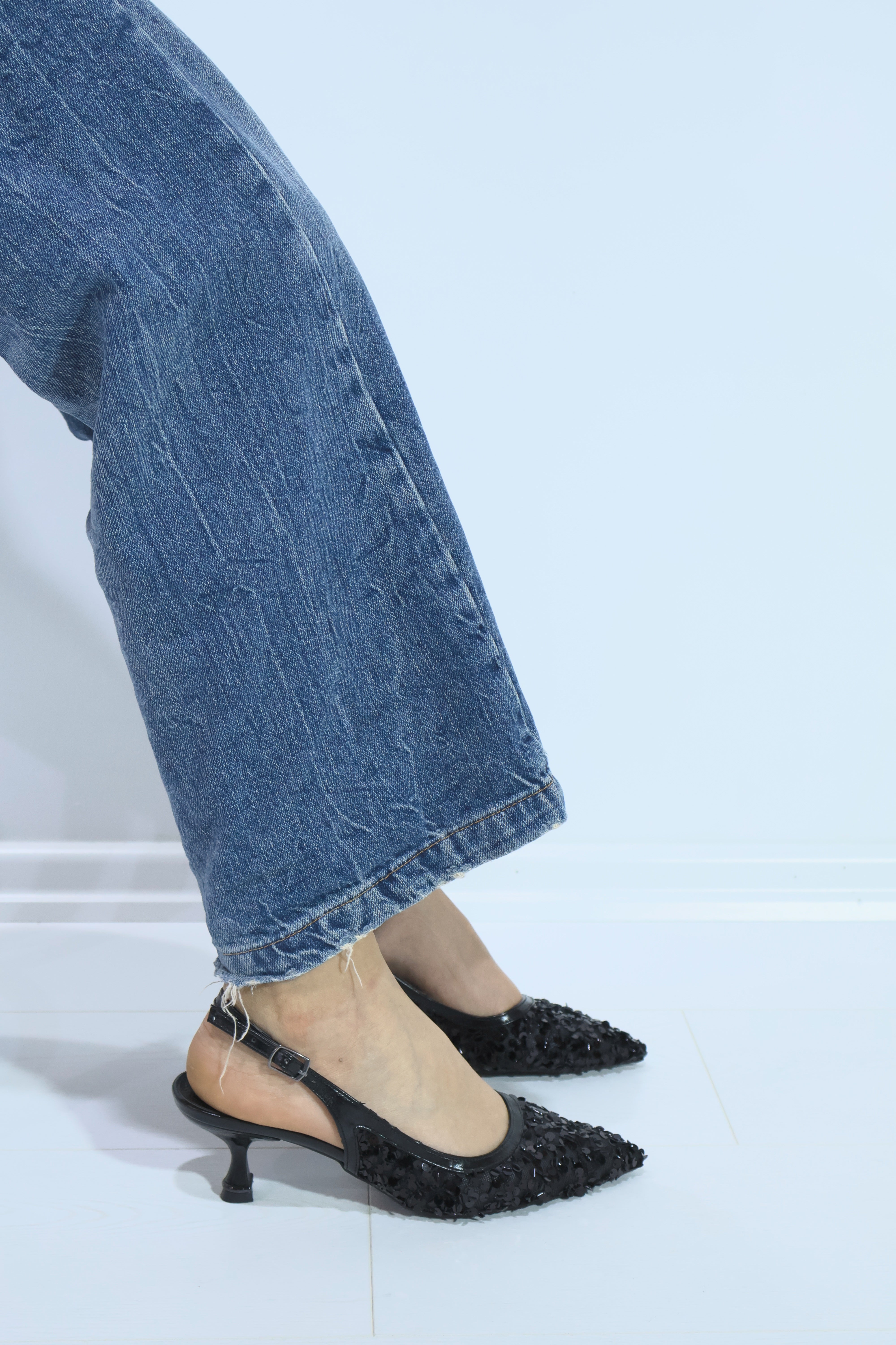 Kadın Sivri Burun Arkası Açık Pullu Topuklu Ayakkabı