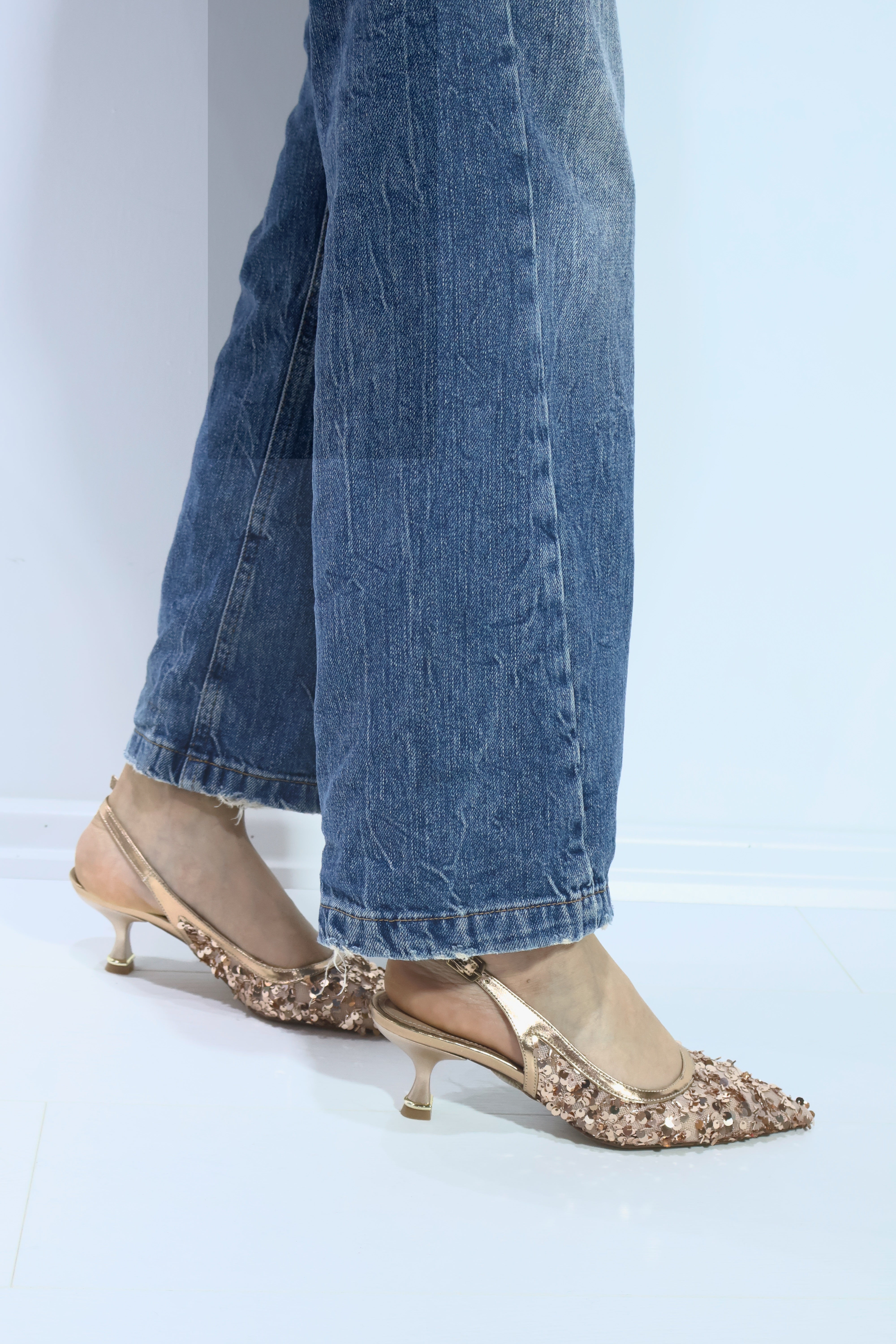 Kadın Sivri Burun Arkası Açık Pullu Topuklu Ayakkabı