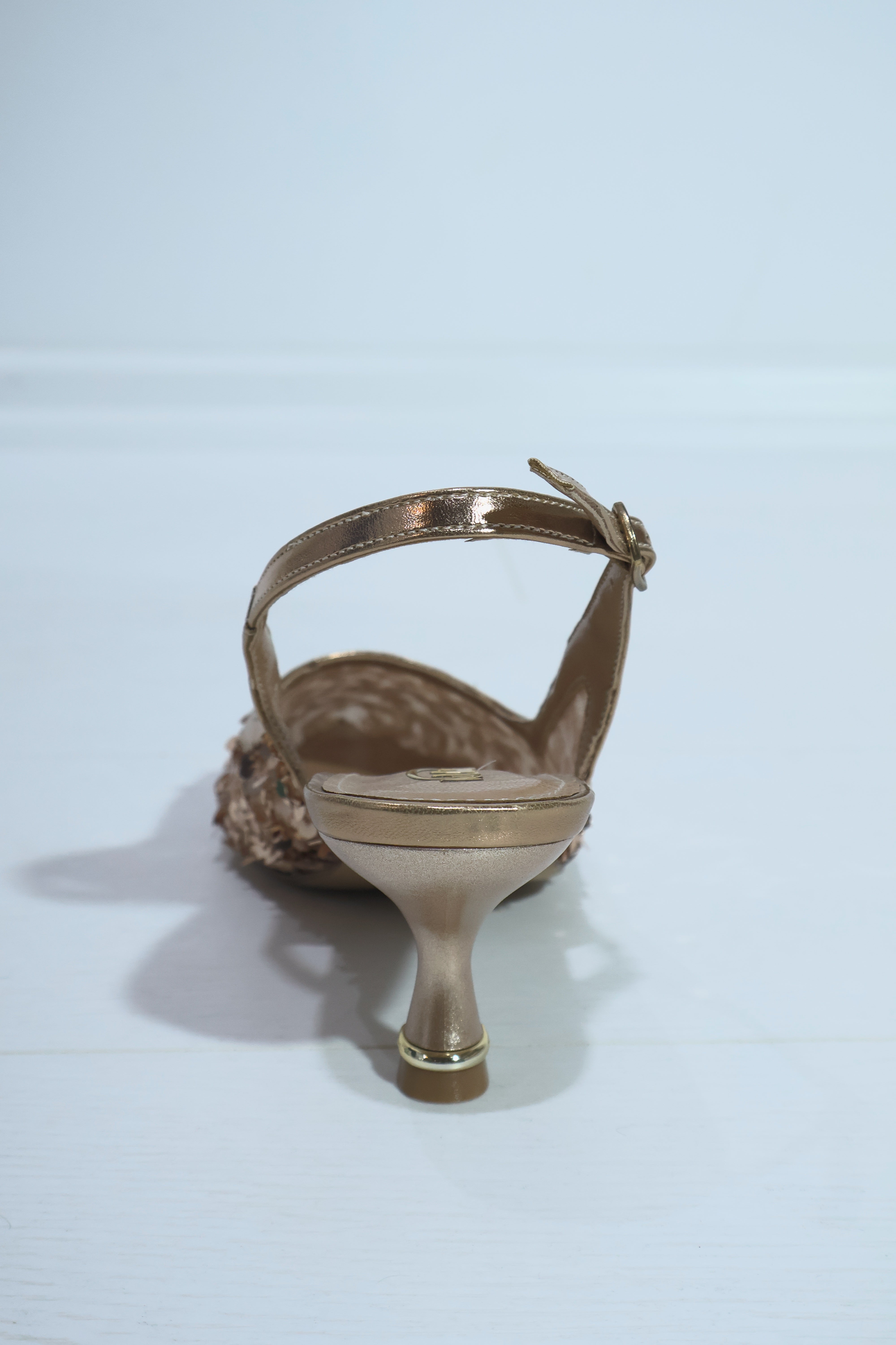 Kadın Sivri Burun Arkası Açık Pullu Topuklu Ayakkabı