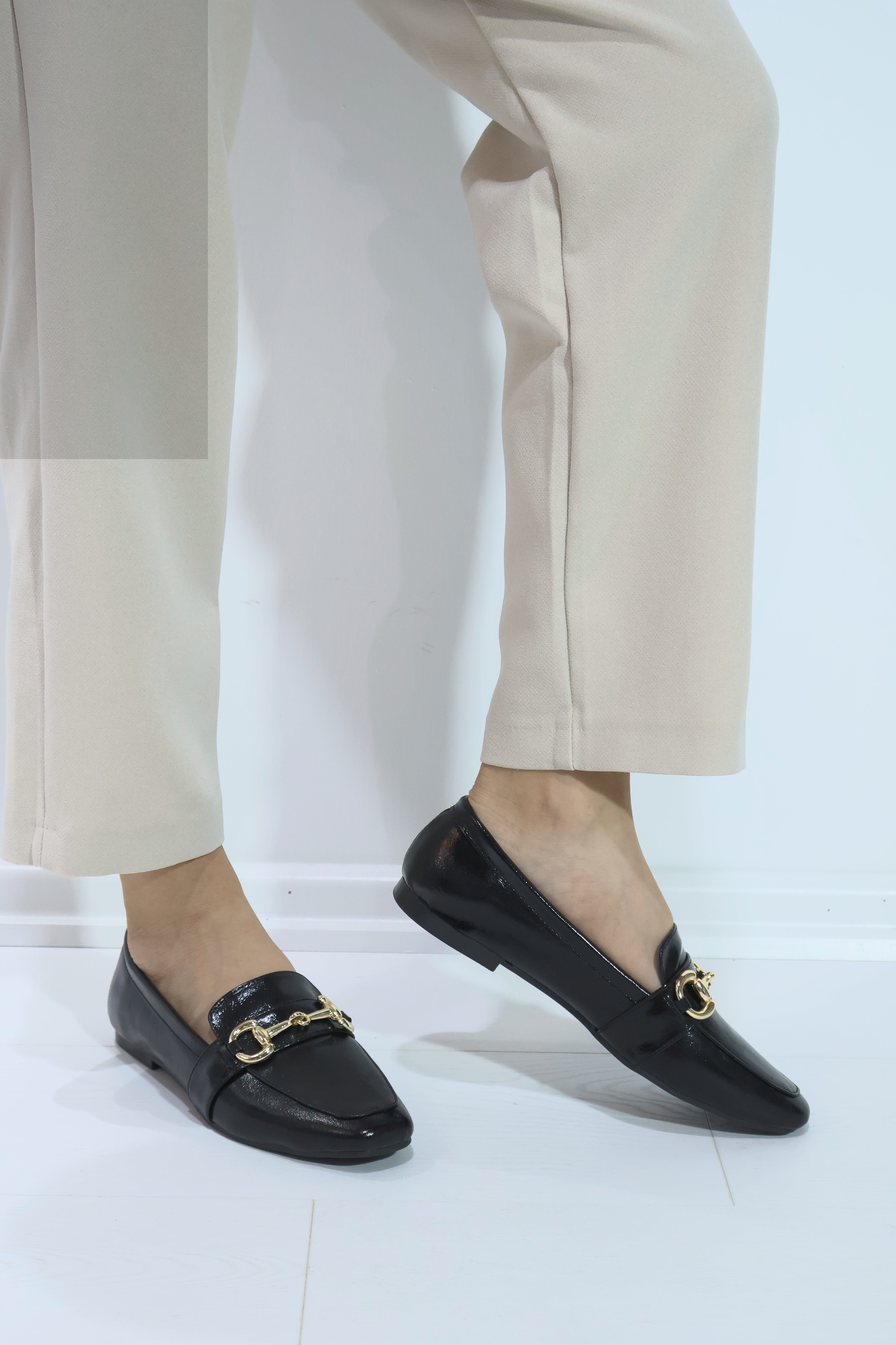 Leoni Kadın Siyah Zincir Toka Detaylı