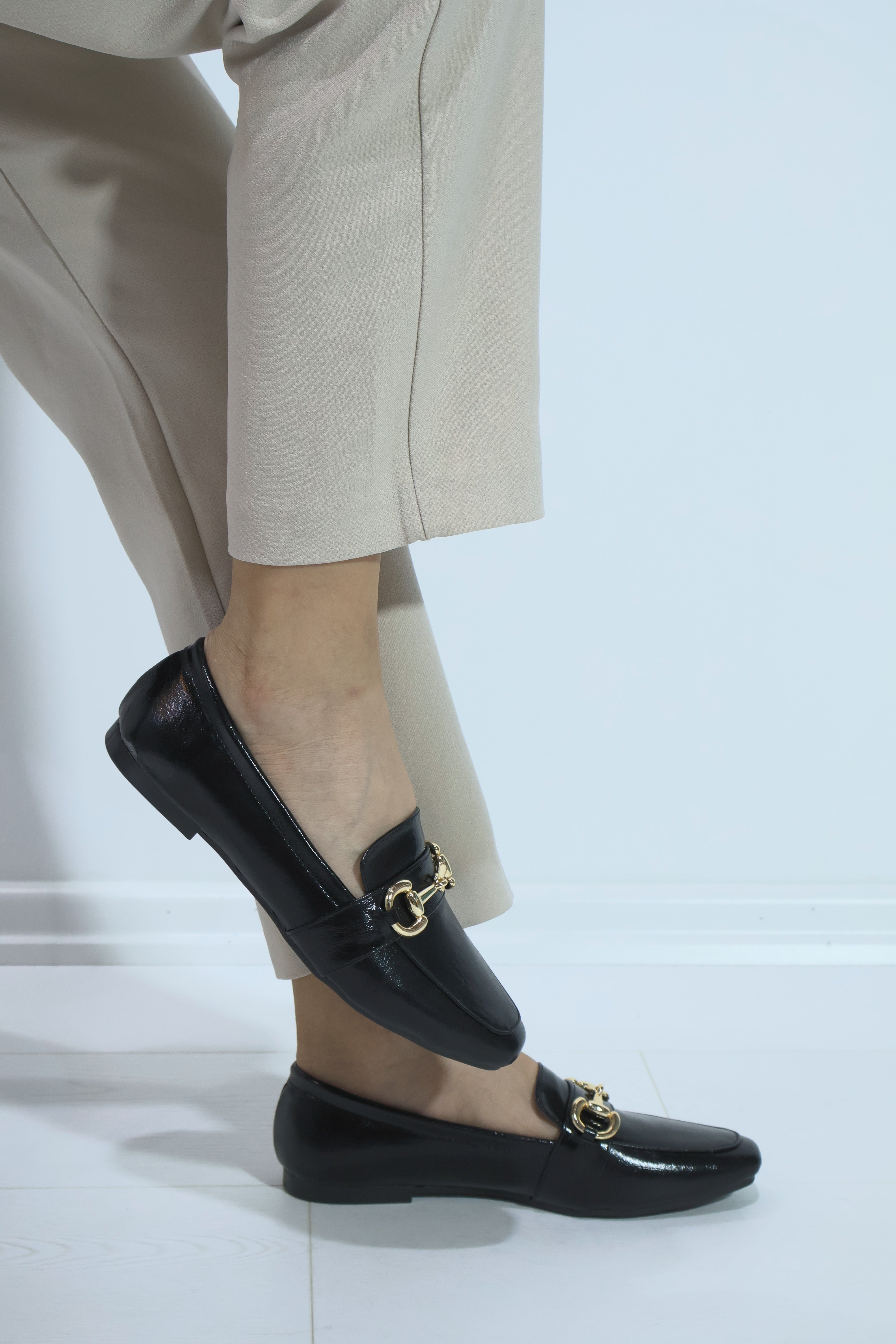 Leoni Kadın Siyah Zincir Toka Detaylı