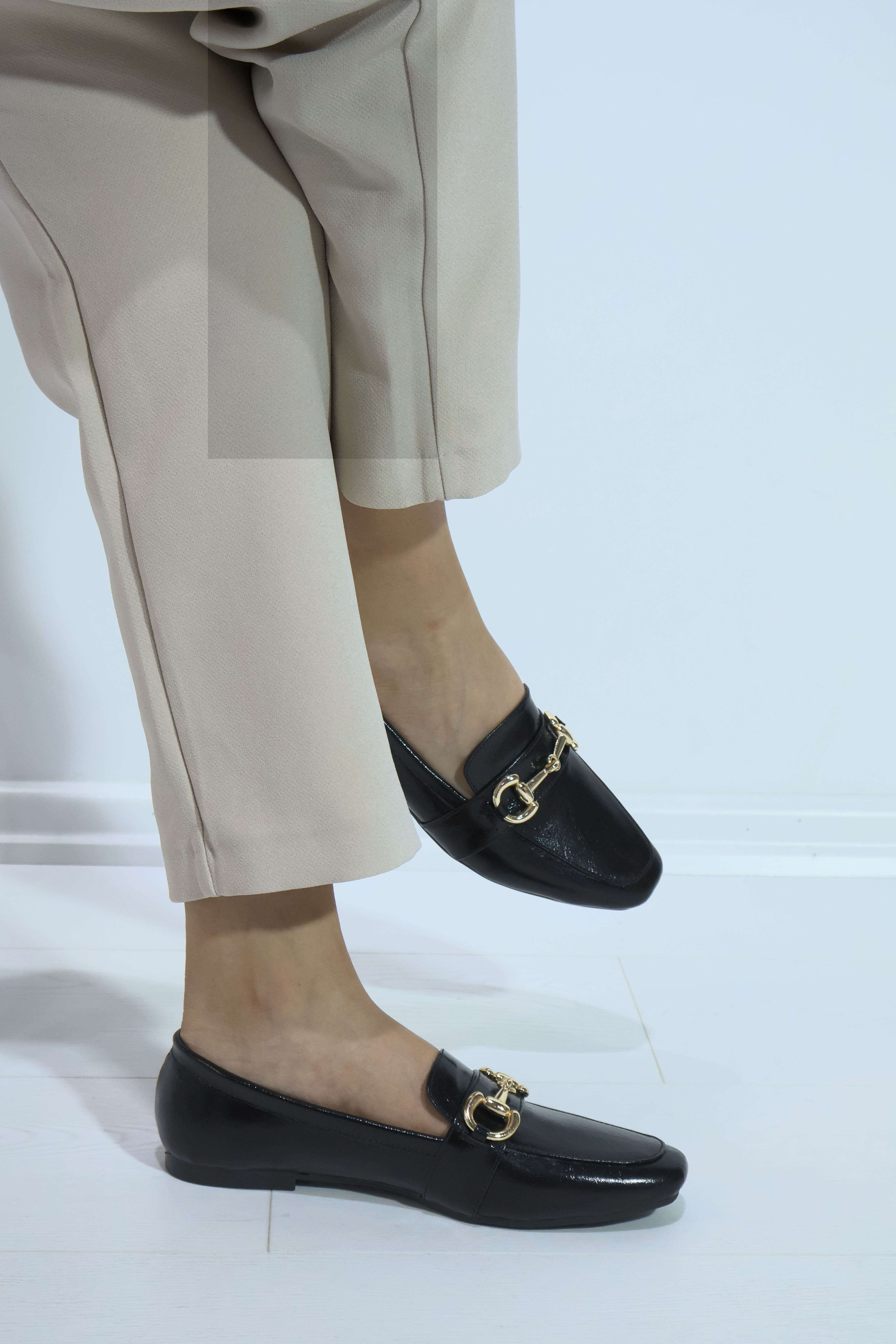 Leoni Kadın Siyah Zincir Toka Detaylı