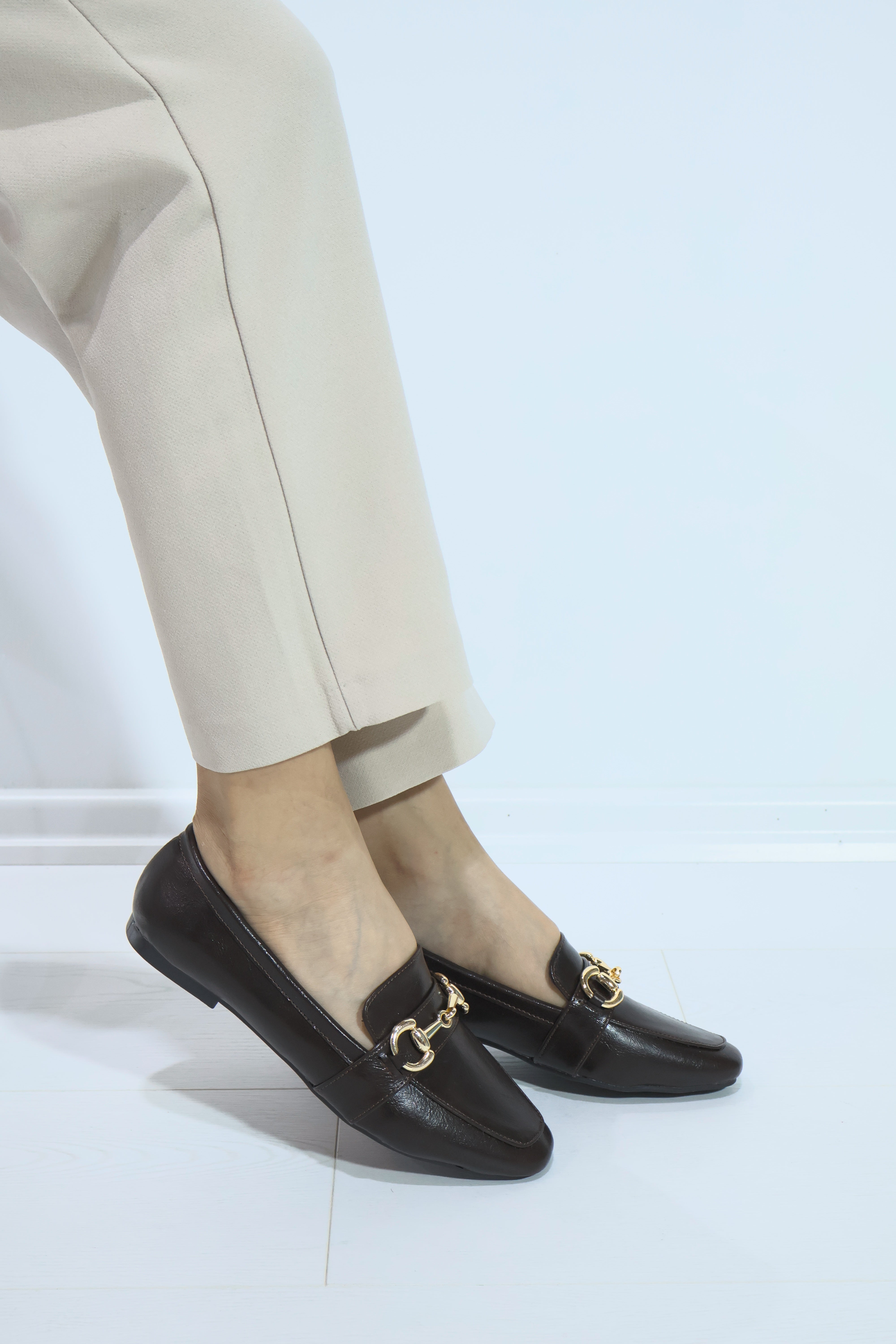 Leoni Kadın Kahverengi Zincir Toka Detaylı