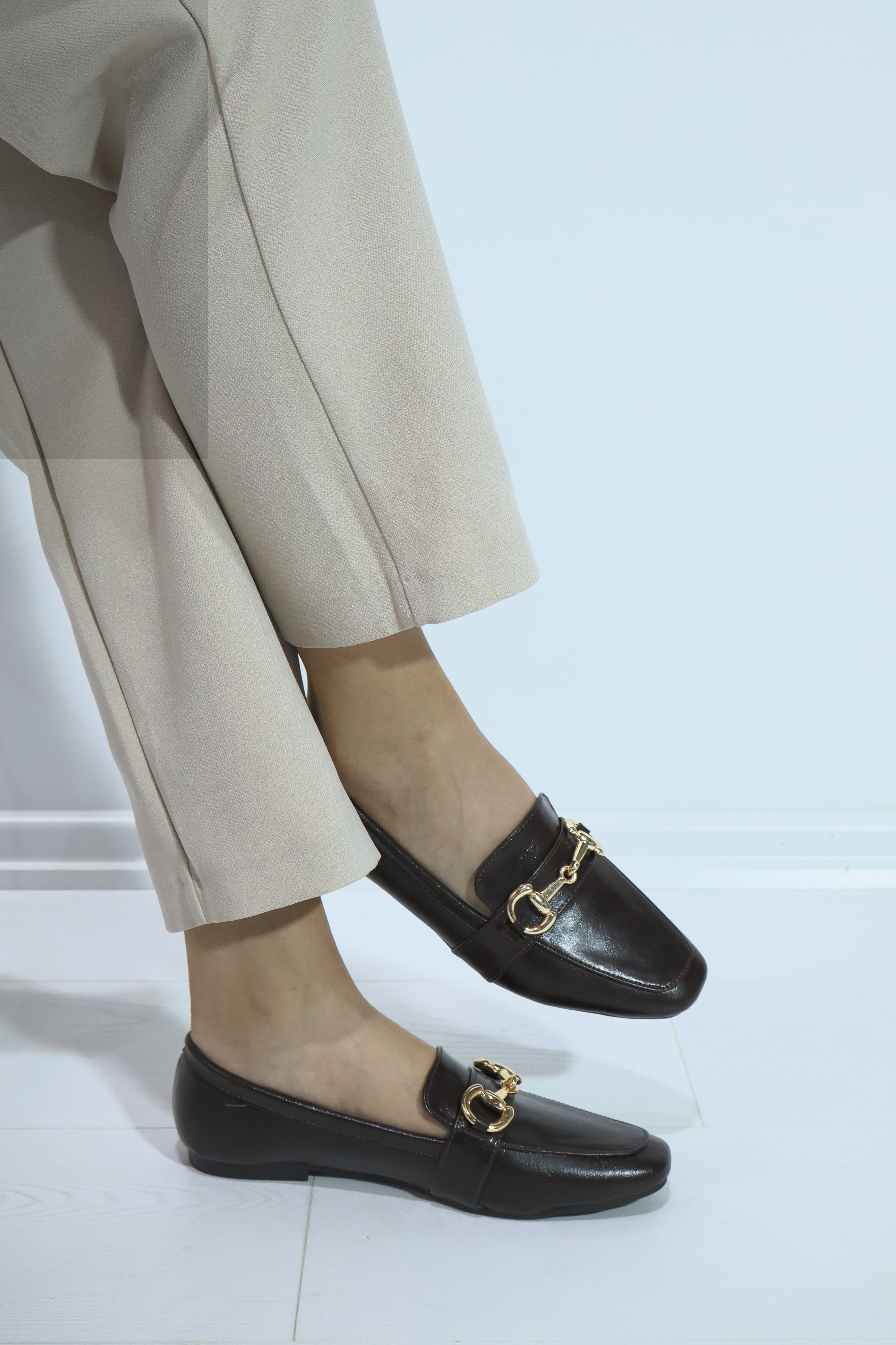 Leoni Kadın Kahverengi Zincir Toka Detaylı