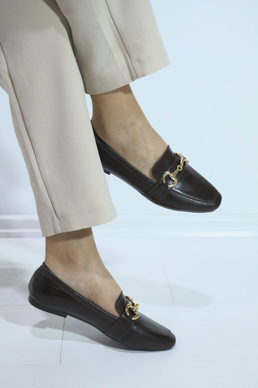 Leoni Kadın Kahverengi Zincir Toka Detaylı