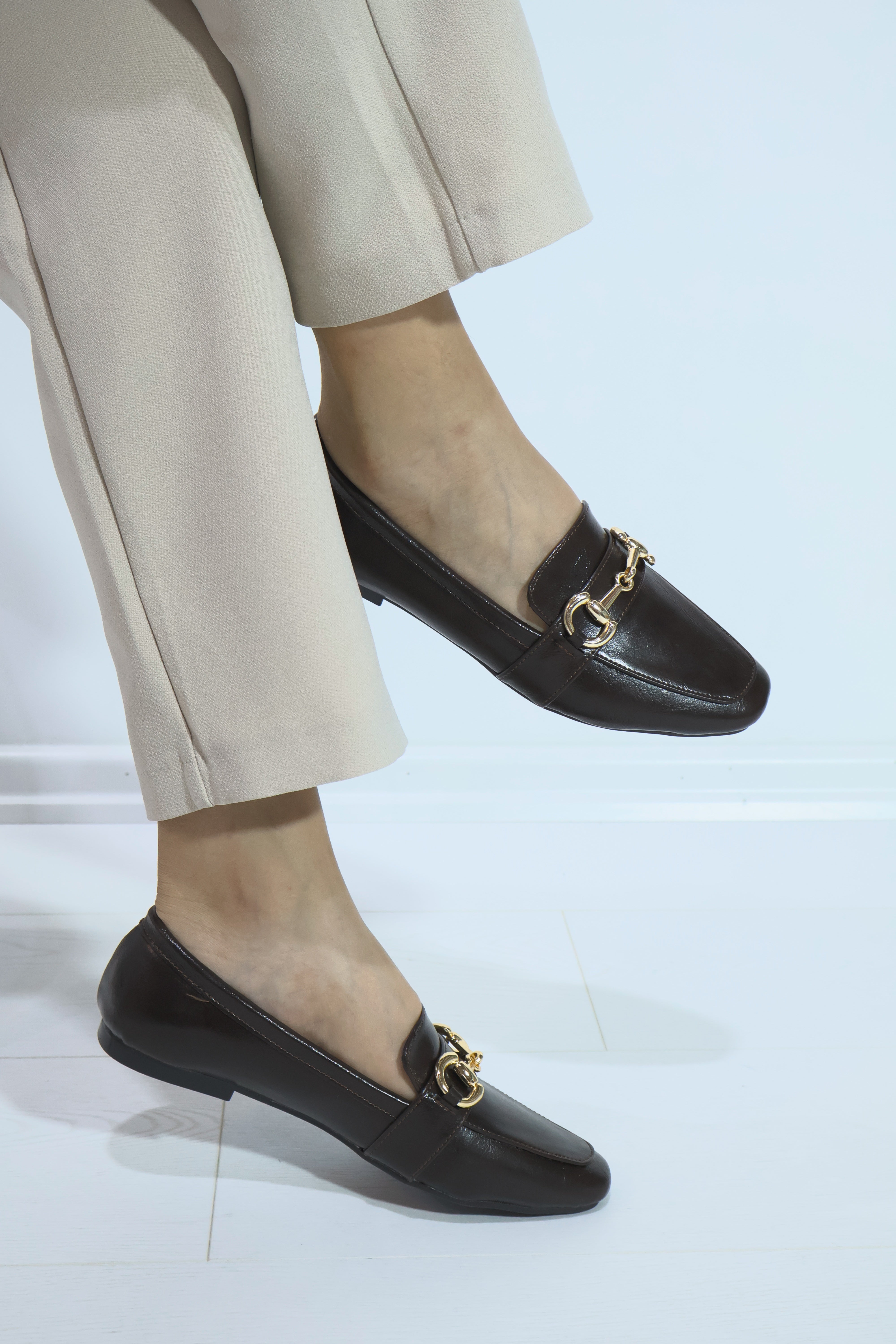 Leoni Kadın Kahverengi Zincir Toka Detaylı