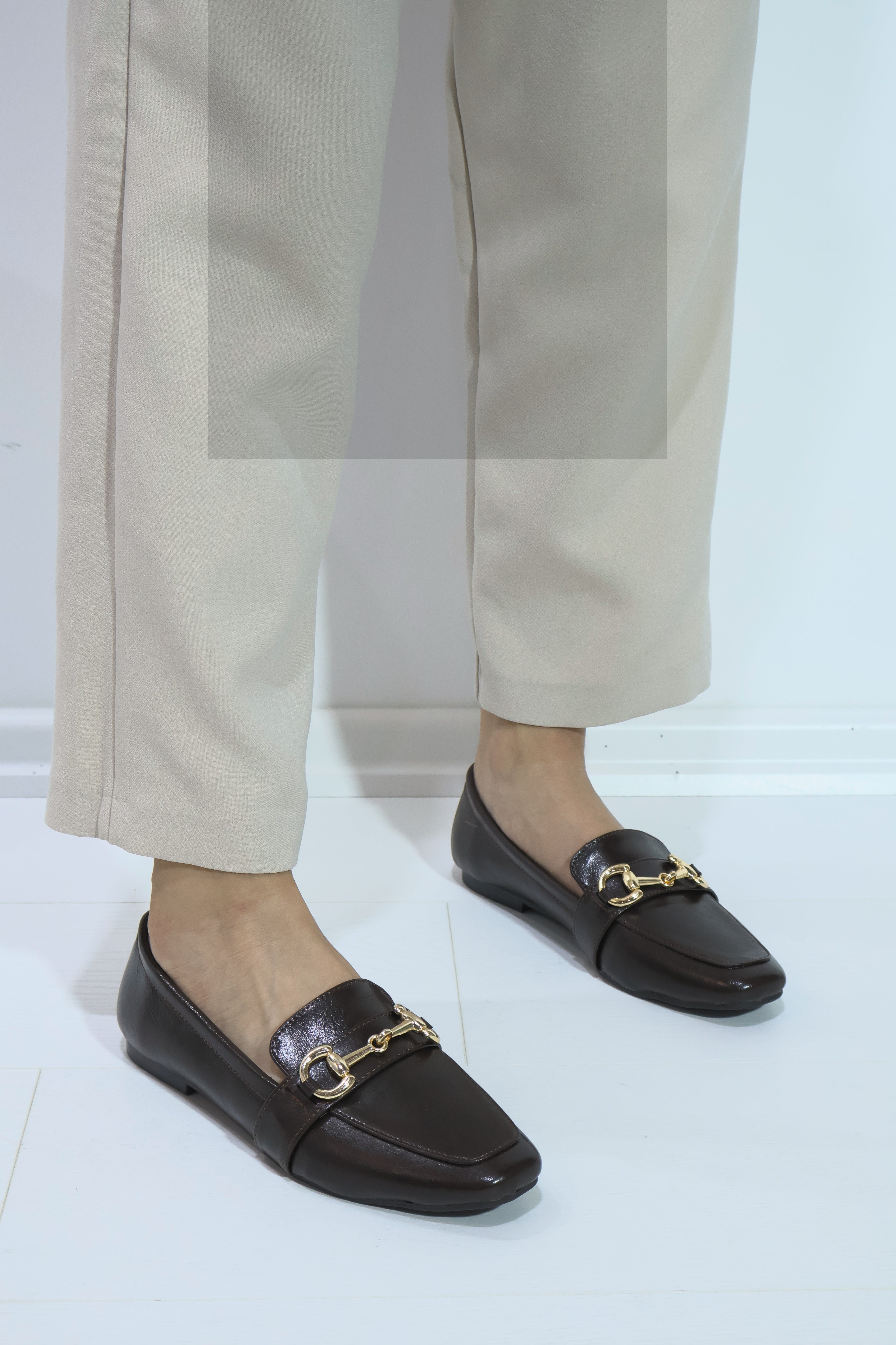 Leoni Kadın Kahverengi Zincir Toka Detaylı