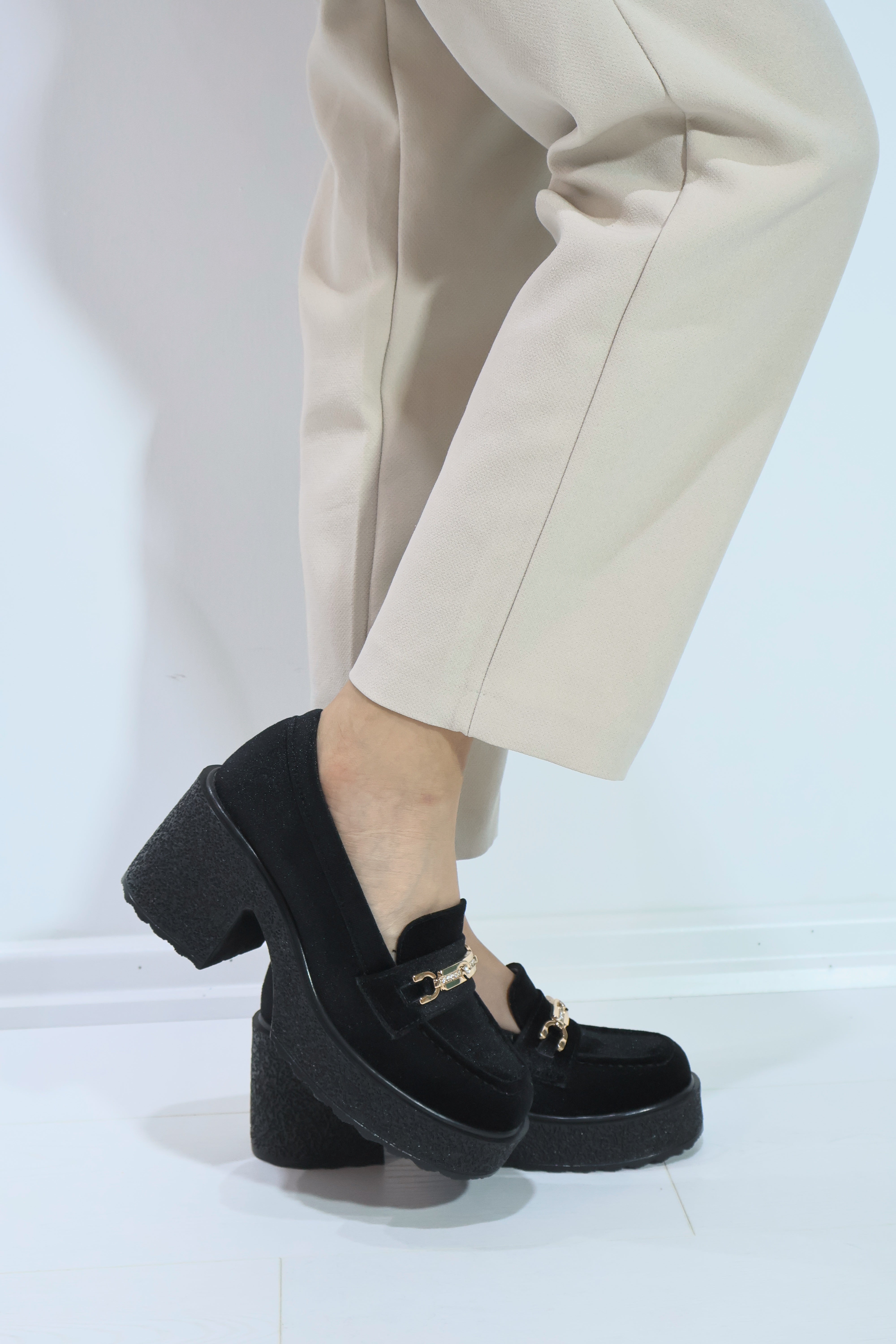 Chıcella Kadife Toka Detaylı Siyah Kadın Laofer