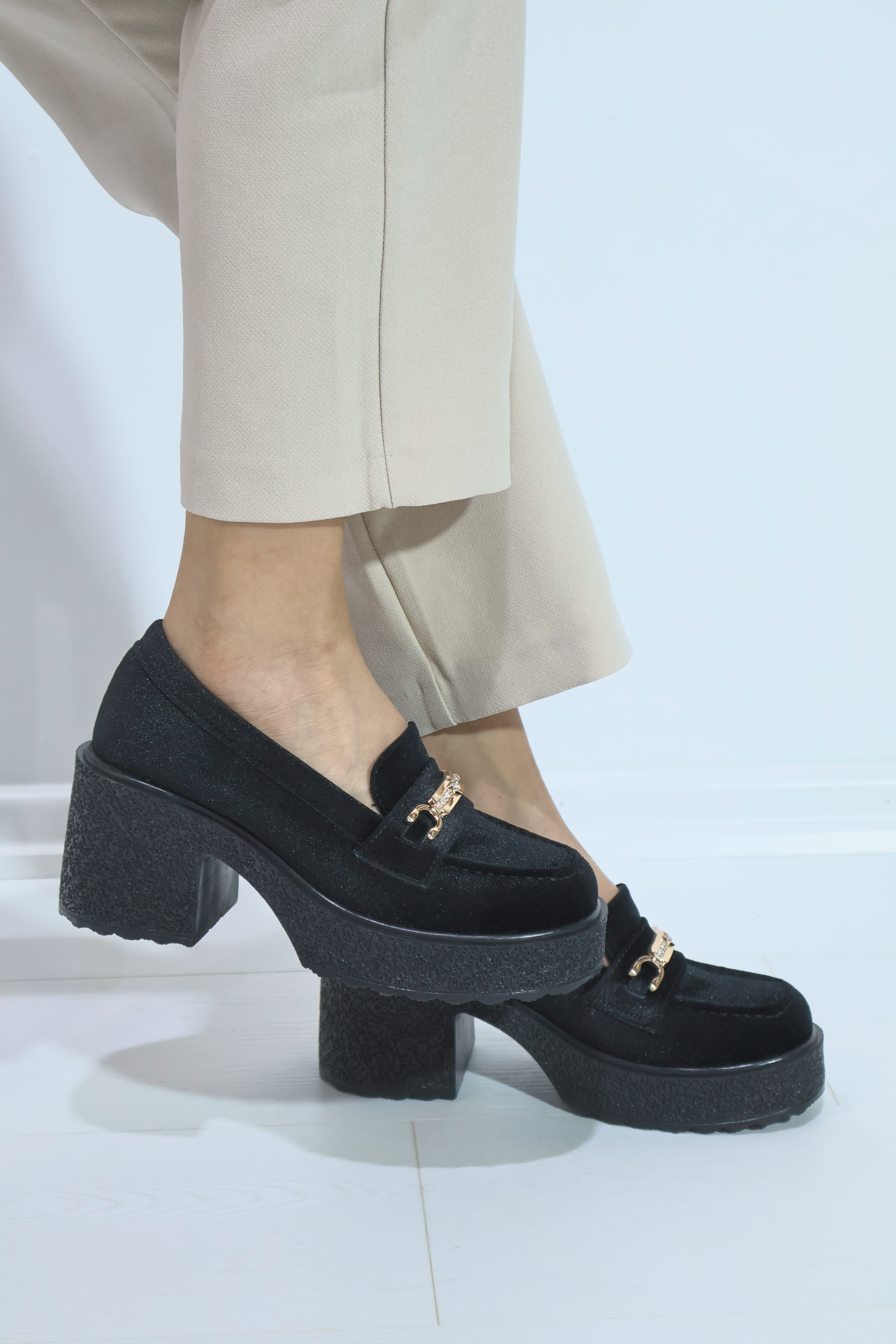 Chıcella Kadife Toka Detaylı Siyah Kadın Laofer