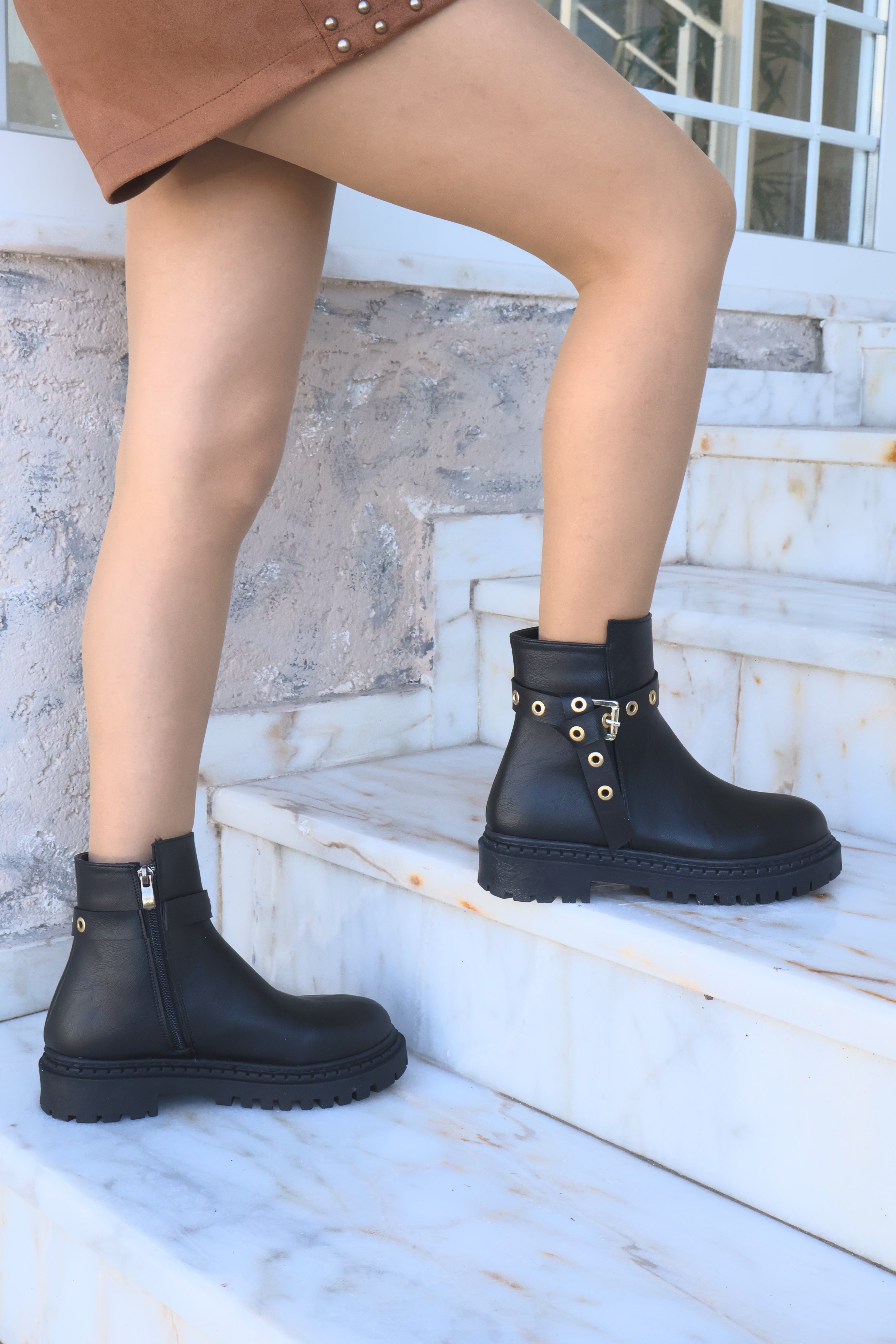 Nico Siyah Oval Burun Kemer Detaylı Bot