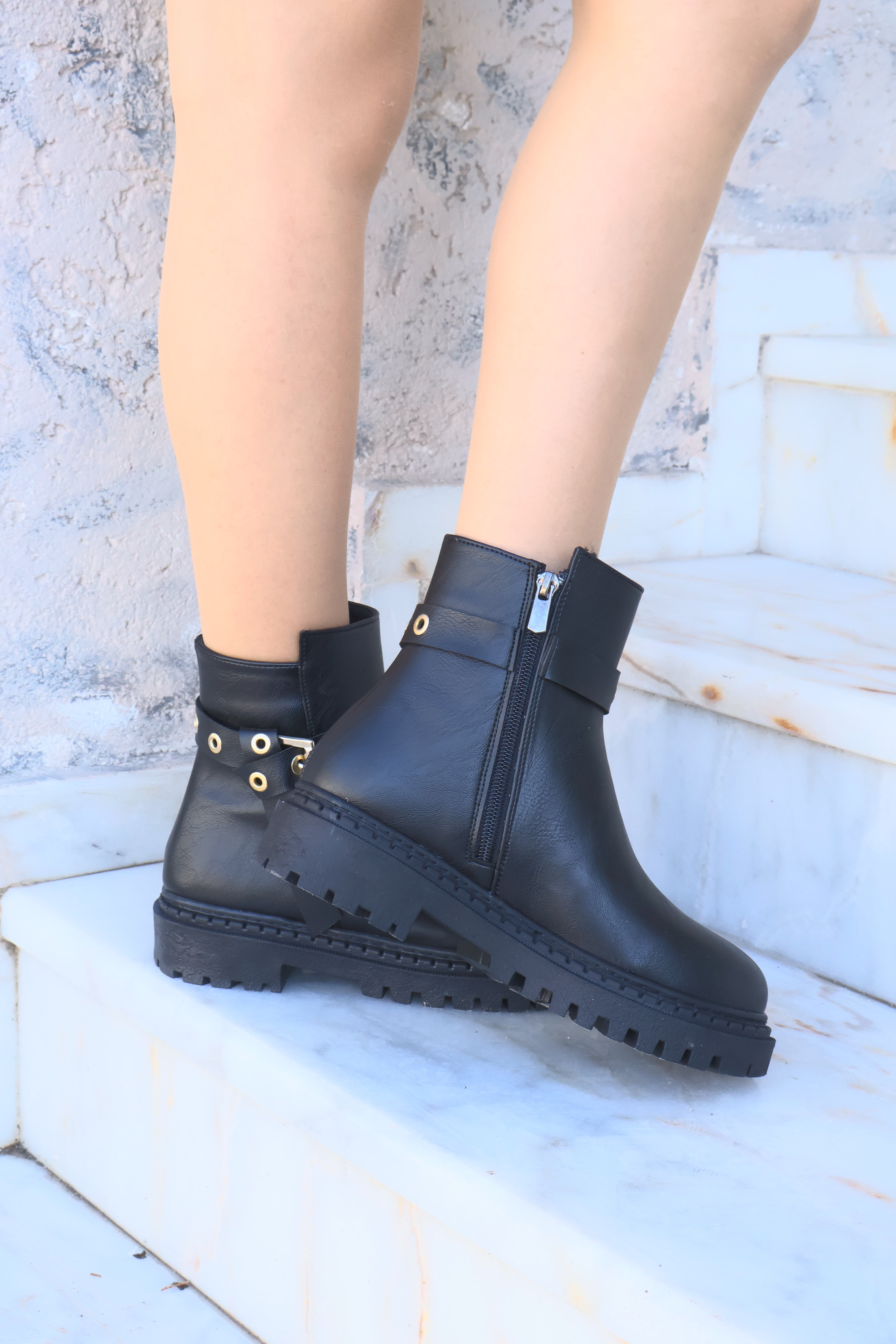 Nico Siyah Oval Burun Kemer Detaylı Bot