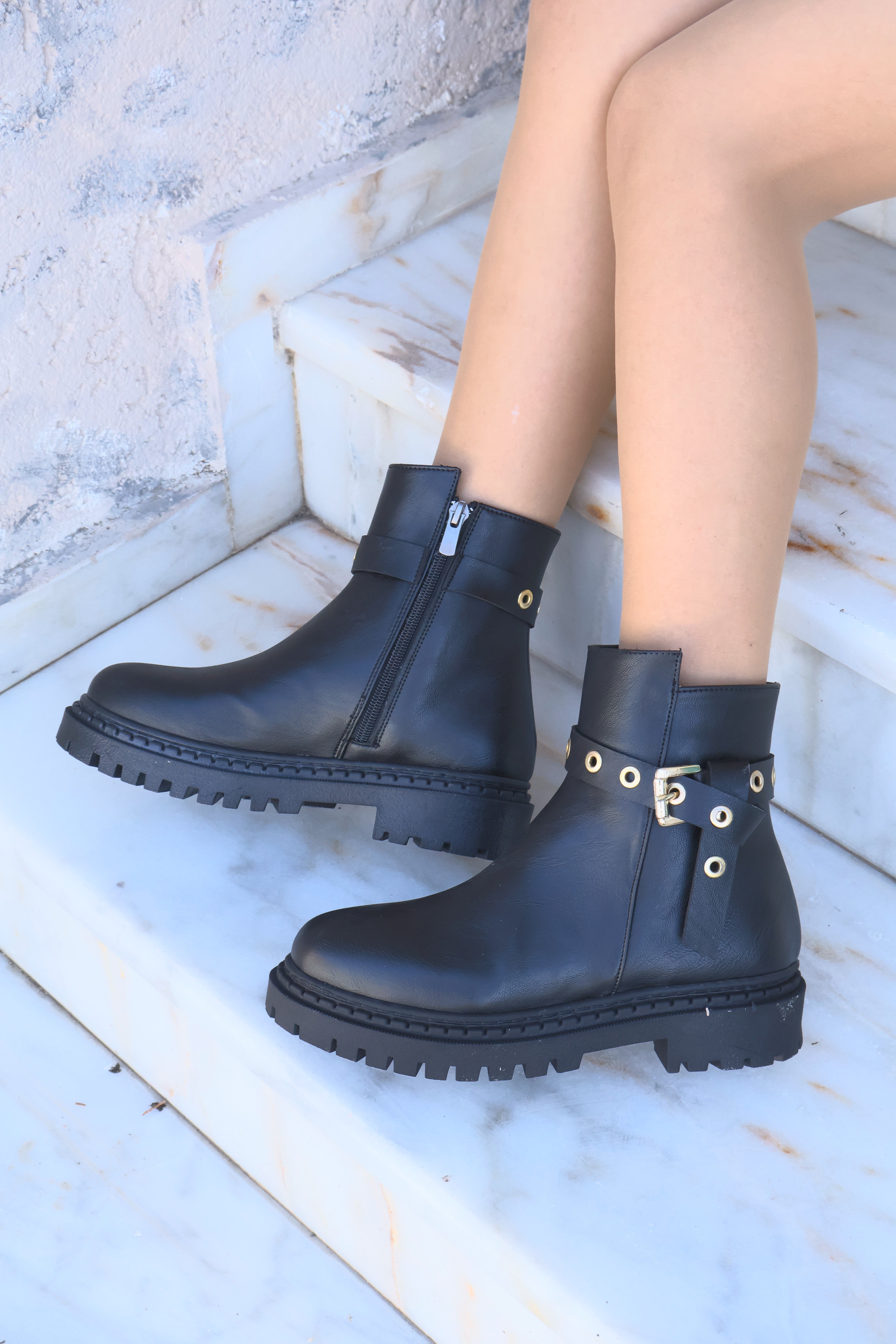 Nico Siyah Oval Burun Kemer Detaylı Bot