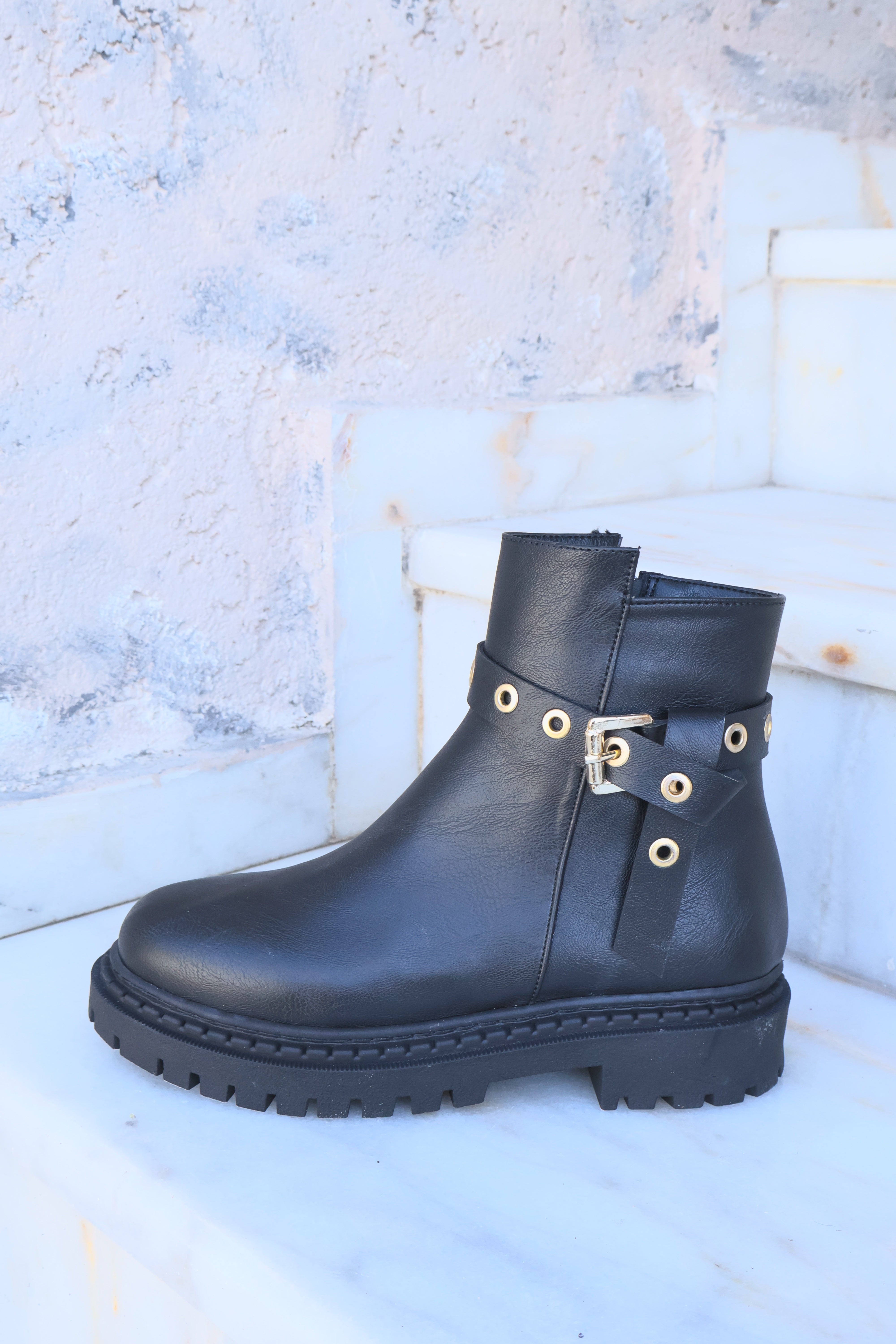 Nico Siyah Oval Burun Kemer Detaylı Bot