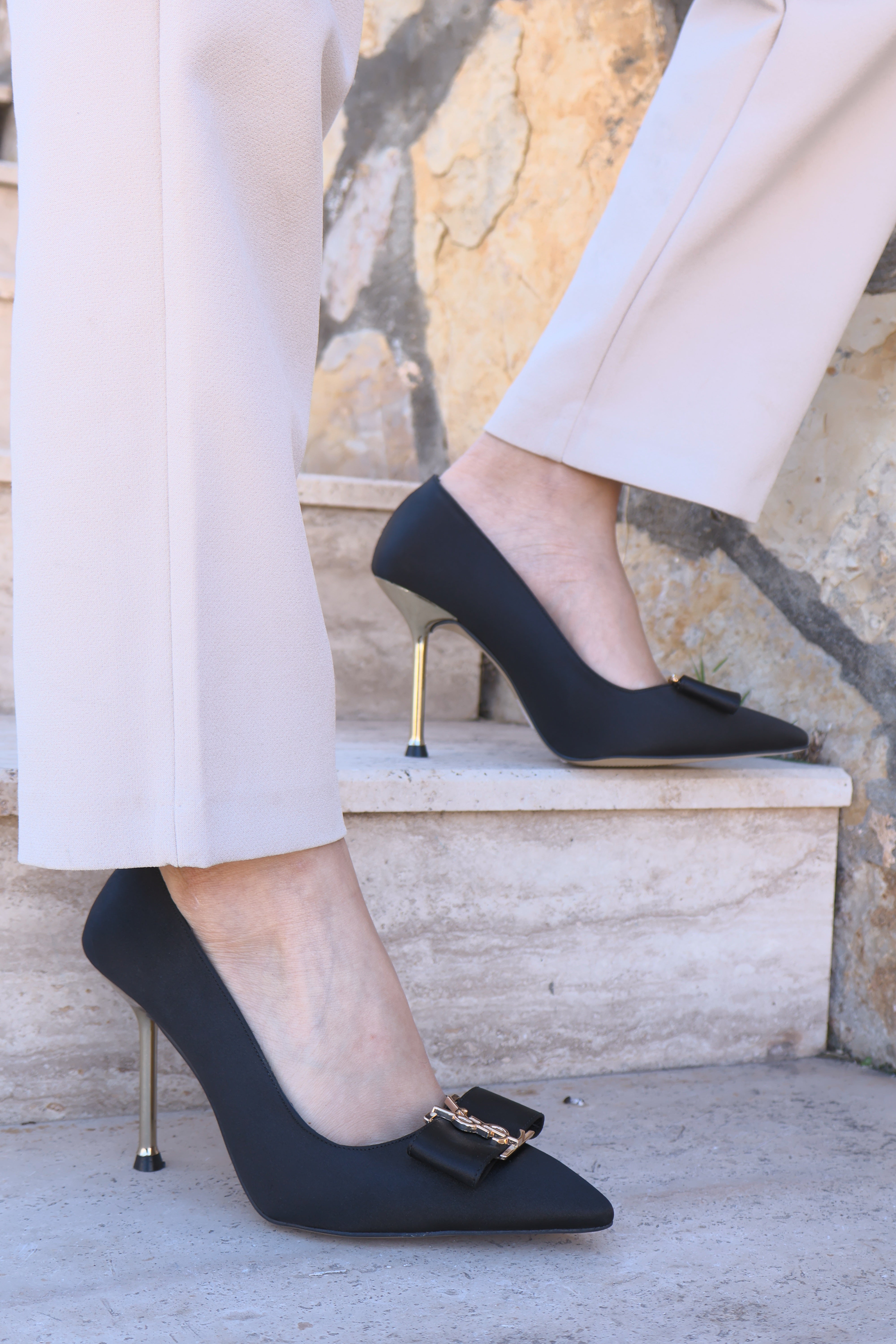 Mimosa Siyah Saten Sivri Burunlu Ysl Toka Detaylı