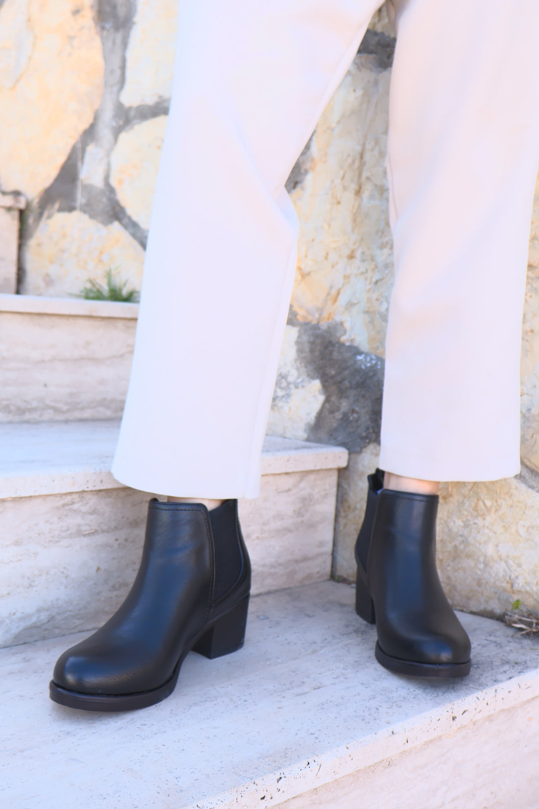 Alura Siyah Topuklu Fermuarlı Kadın Bot