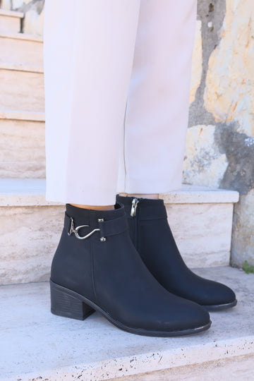 Alura Toka Detaylı Siyah Topuklu Fermuarlı Kadın Bot