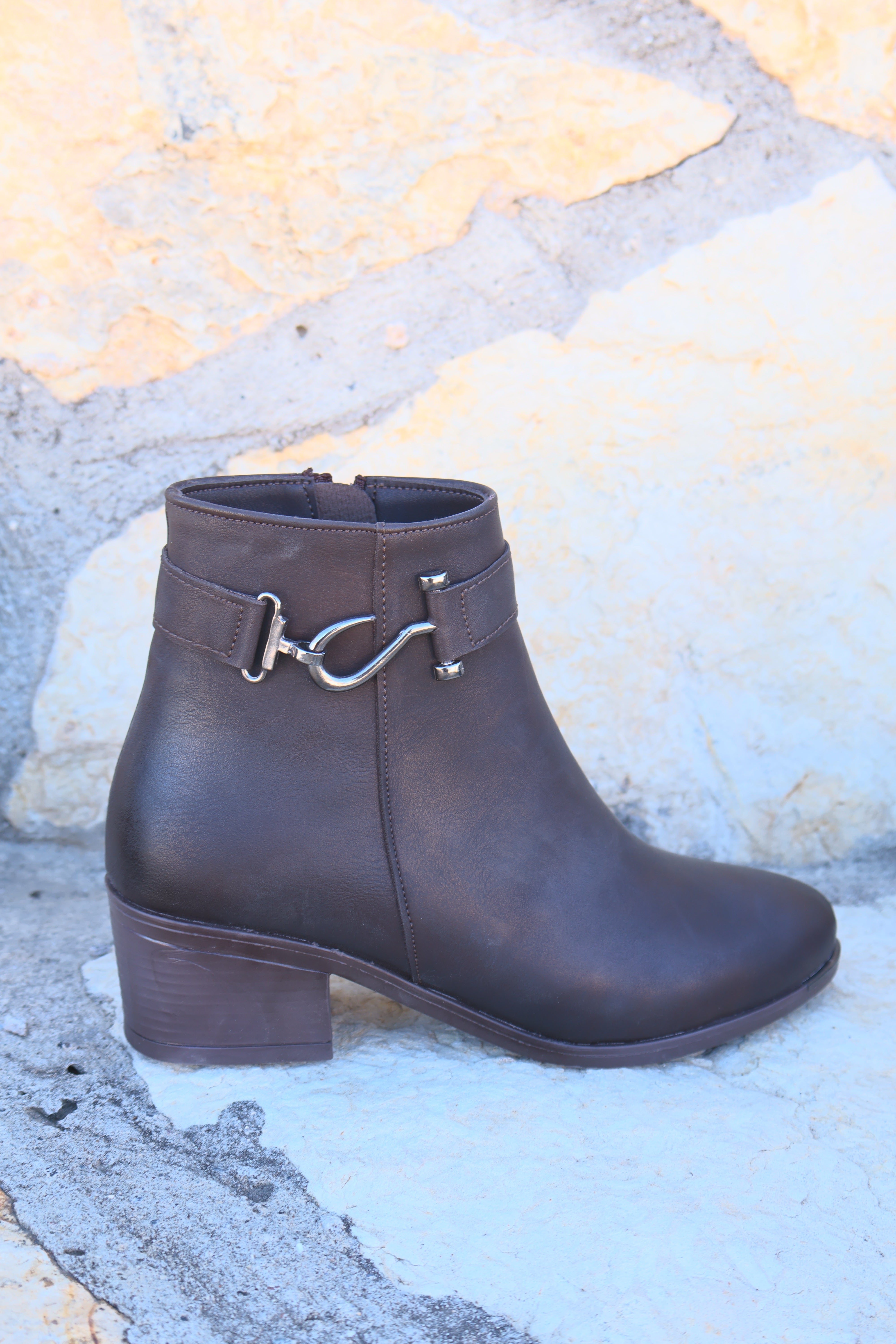 Alura Toka Detaylı Kahverengi Topuklu Fermuarlı Kadın Bot