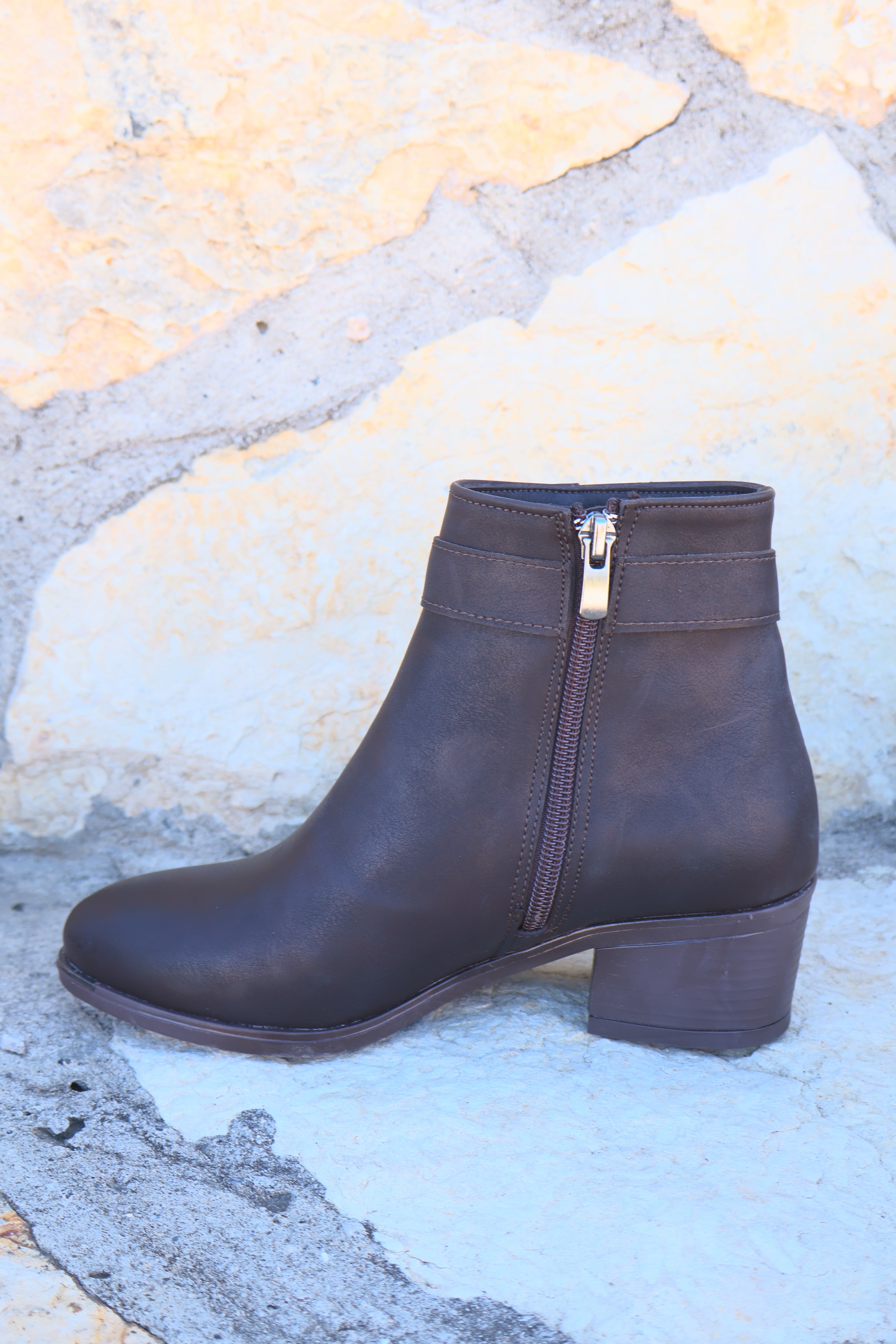 Alura Toka Detaylı Kahverengi Topuklu Fermuarlı Kadın Bot