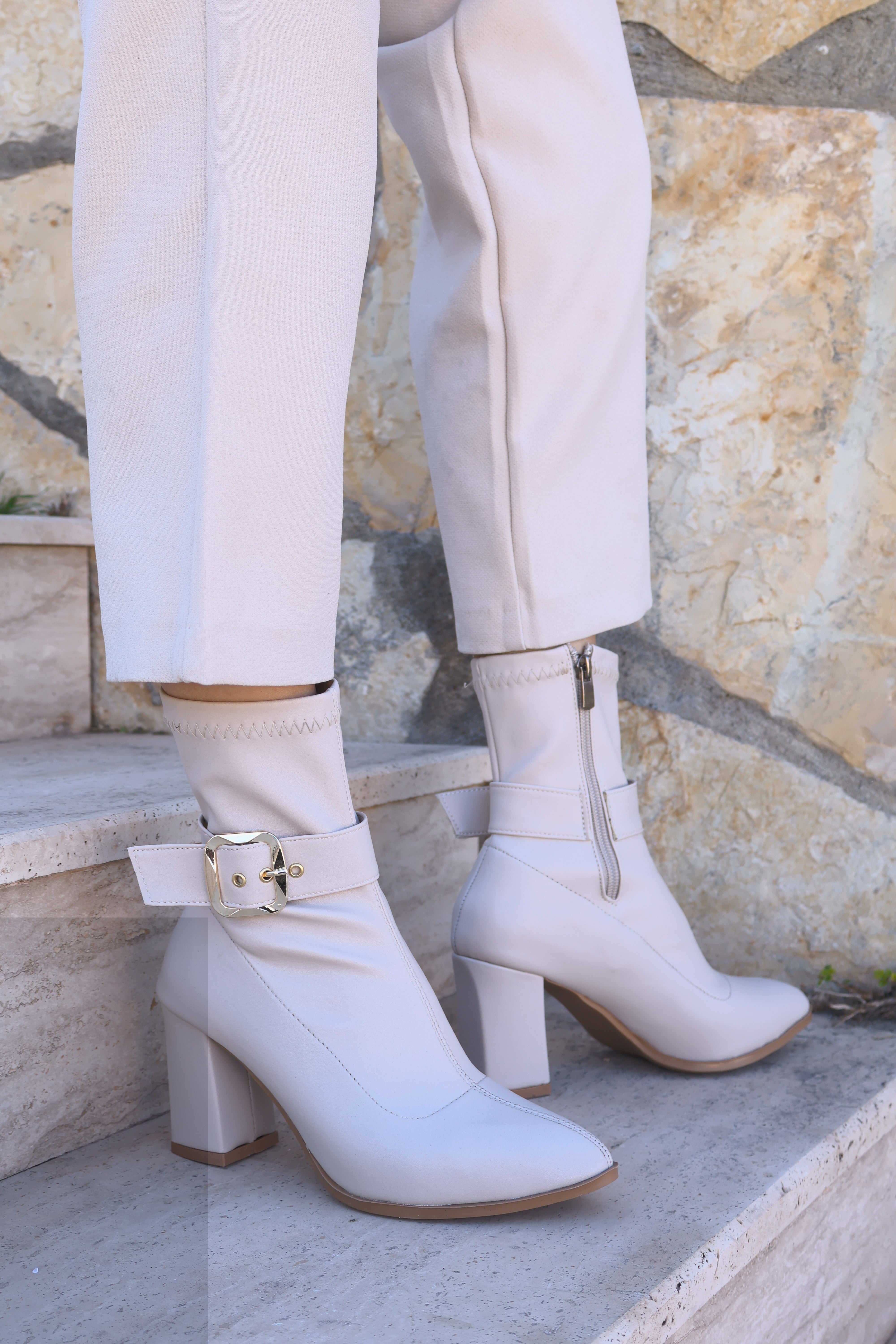 Renyo Kalın Topuklu Streç Tokalı Bej Bot