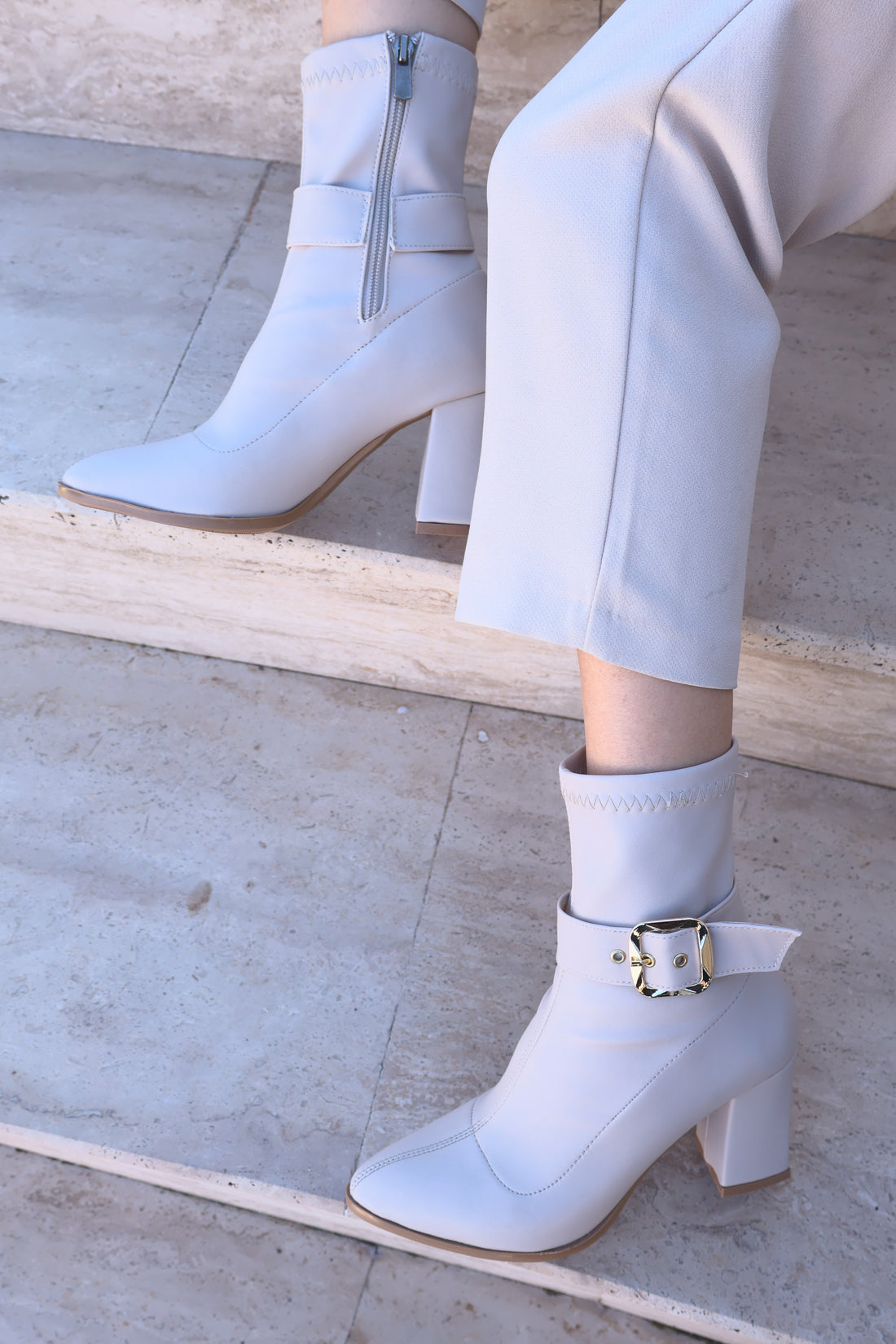 Renyo Kalın Topuklu Streç Tokalı Bej Bot