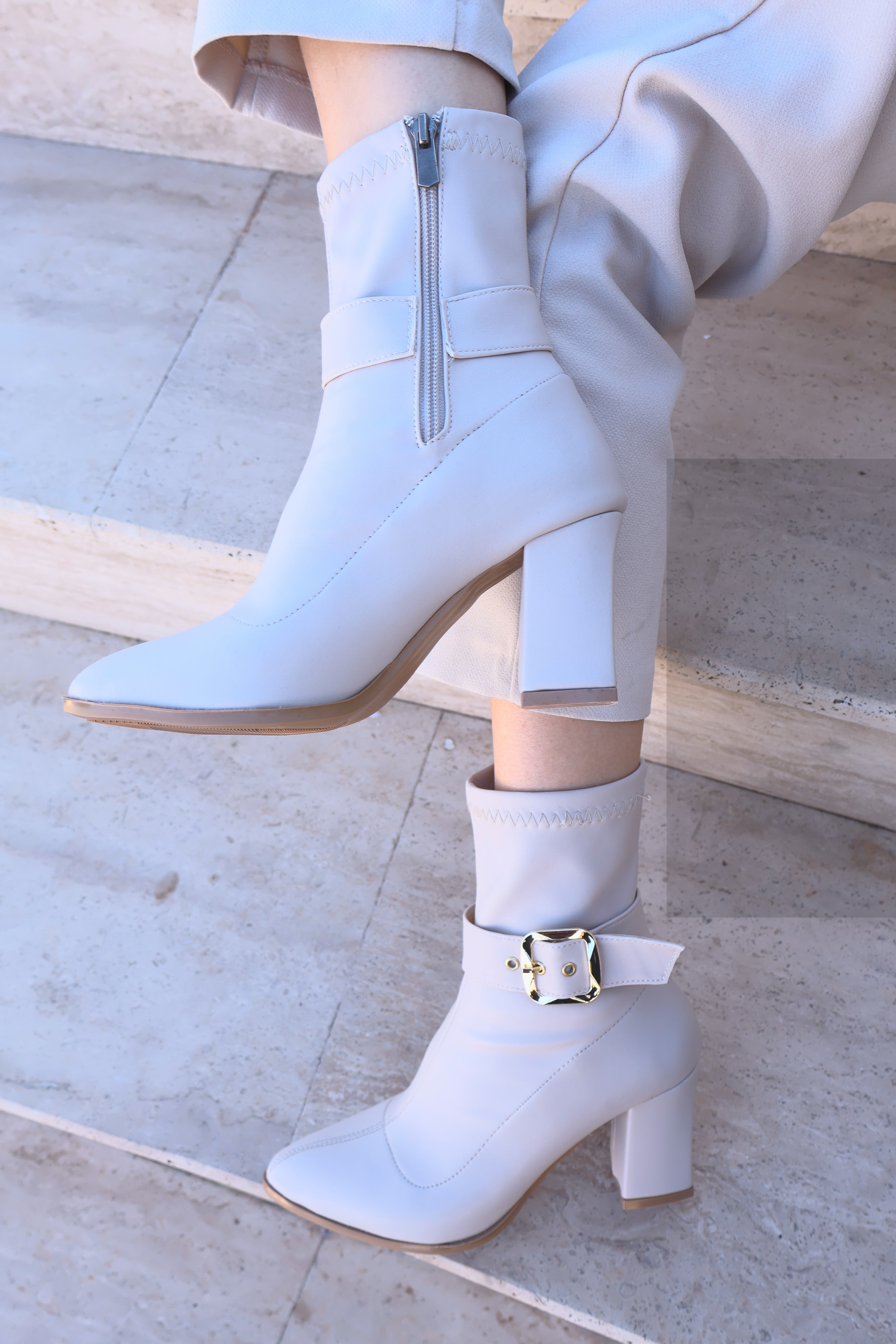 Renyo Kalın Topuklu Streç Tokalı Bej Bot