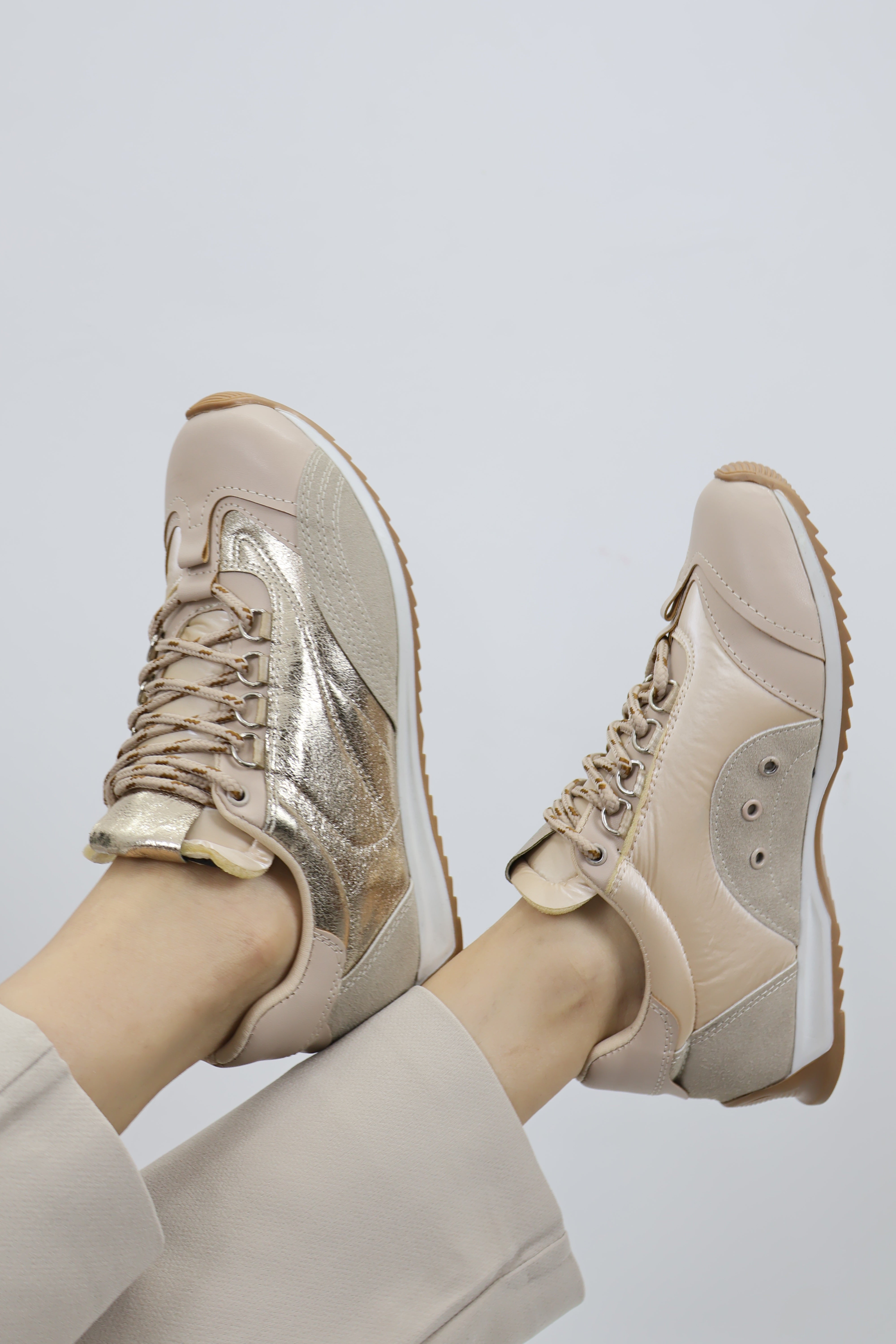 Bej Gümüş Detaylı Spor Ayakkabı