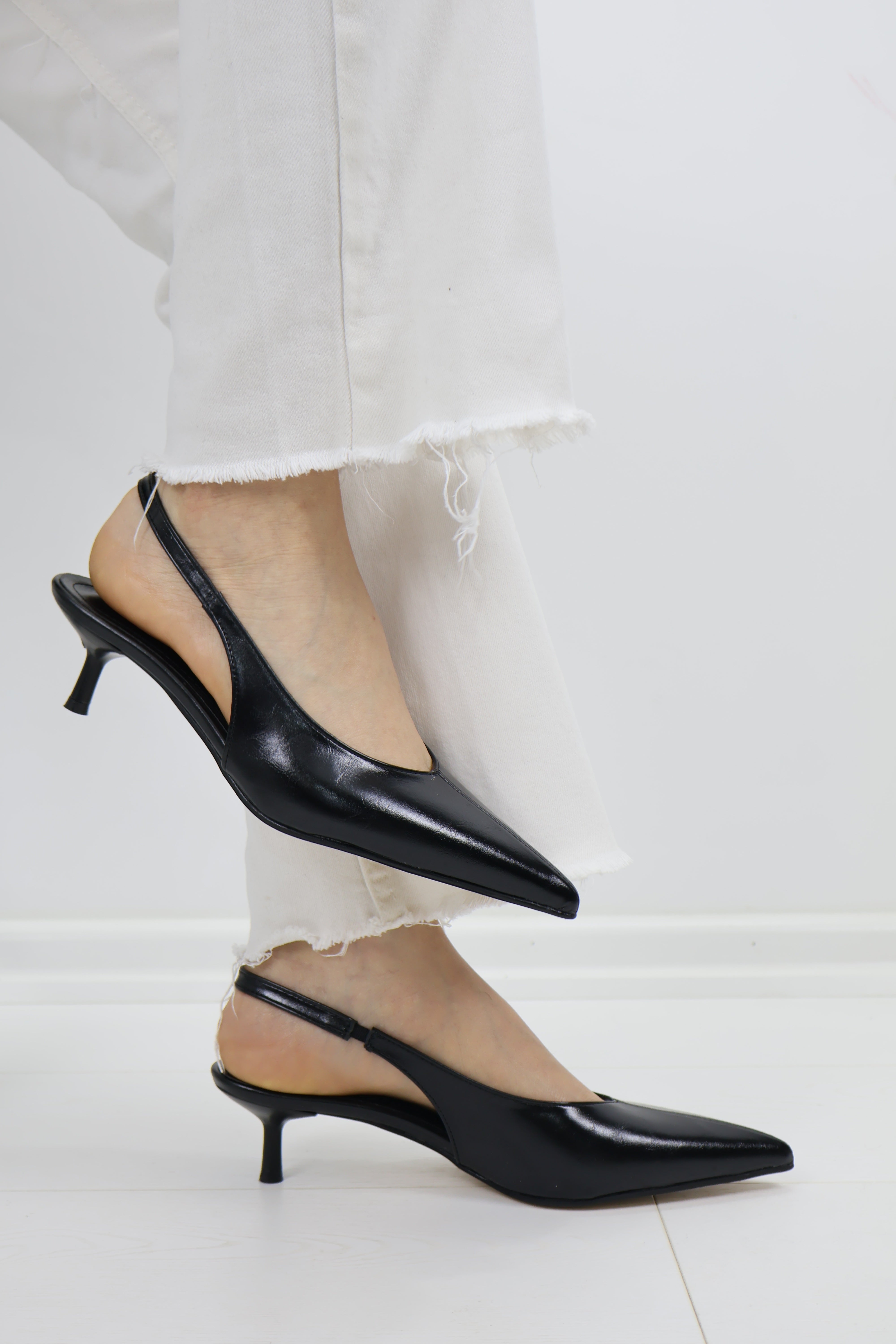 Siyah Sivri Burun Kitten Heel Topuklu Ayakkabı